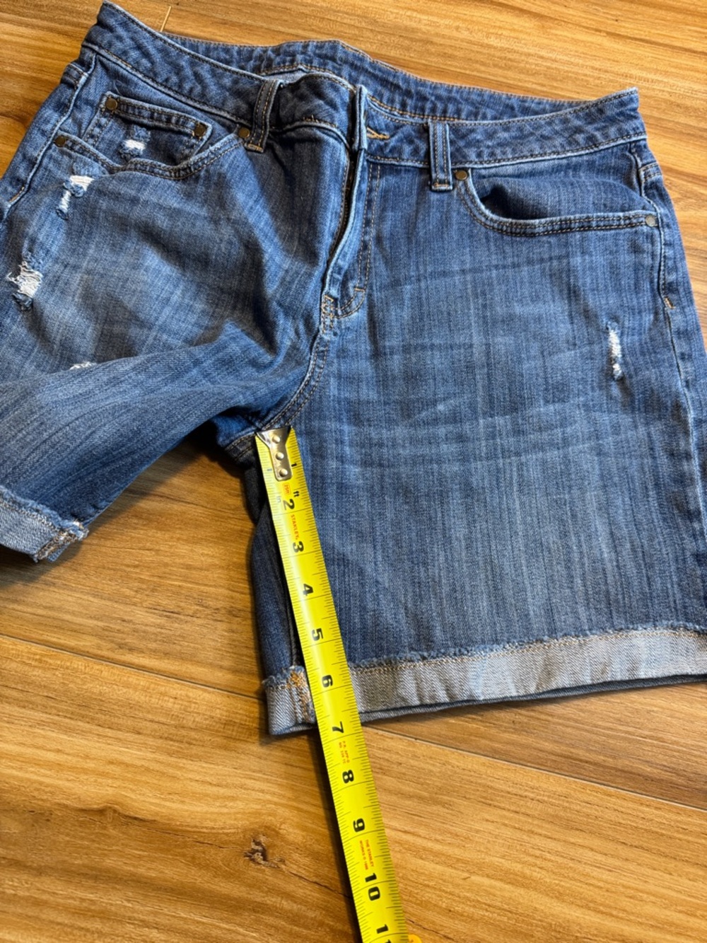Jennifer Lopez brand women's distressed look jeans shorts size 8 - Picture 10 of 10